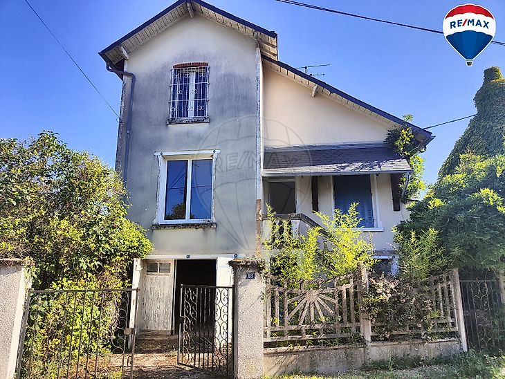 Maison en vente à La Chapelle d Angillon Cher 18 RE MAX