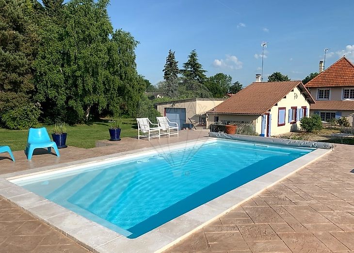 House for sale in Courtomer, SeineetMarne 77 RE/MAX