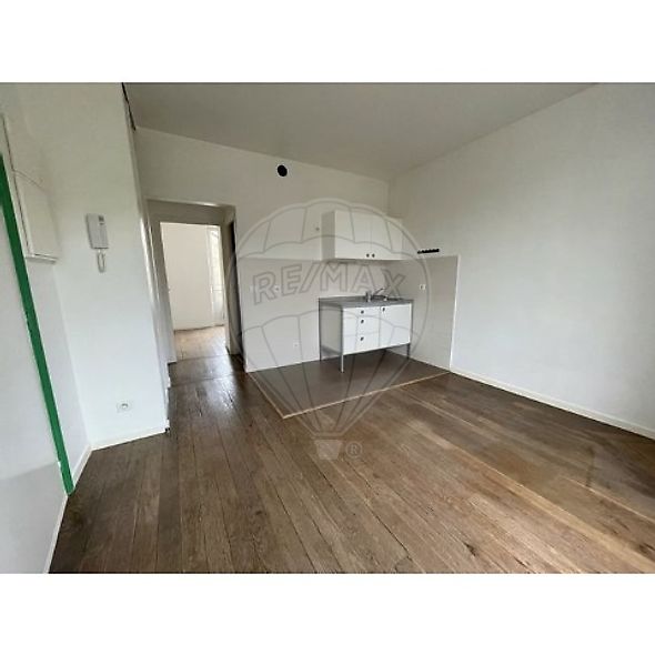 Condo/Apartment for rent in CorbeilEssonnes, Essonne 91 RE/MAX