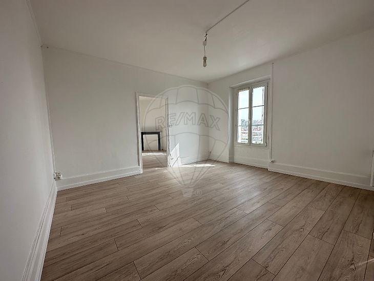 Condo/Apartment for rent in CorbeilEssonnes, Essonne 91 RE/MAX