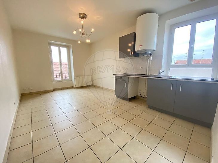 Condo/Apartment for rent in CorbeilEssonnes, Essonne 91 RE/MAX