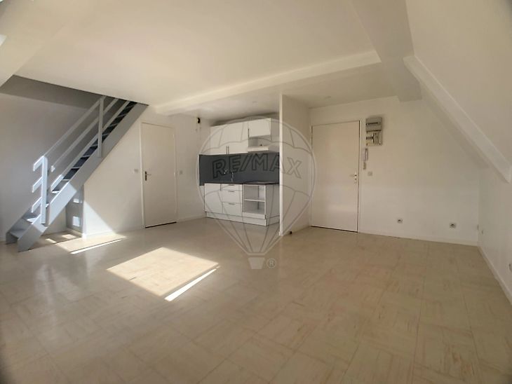 Condo/Apartment for rent in CorbeilEssonnes, Essonne 91 RE/MAX