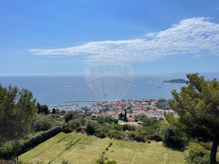 Maison de luxe, de 683 m², en vente à Villefranche-sur-Mer, Alpes-Maritimes - 06.