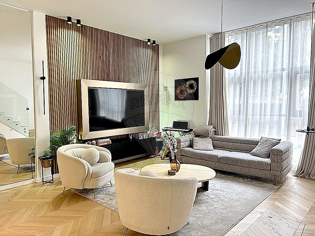 Maison 99 m² · à Courbevoie · 99 m² · 765 000 €