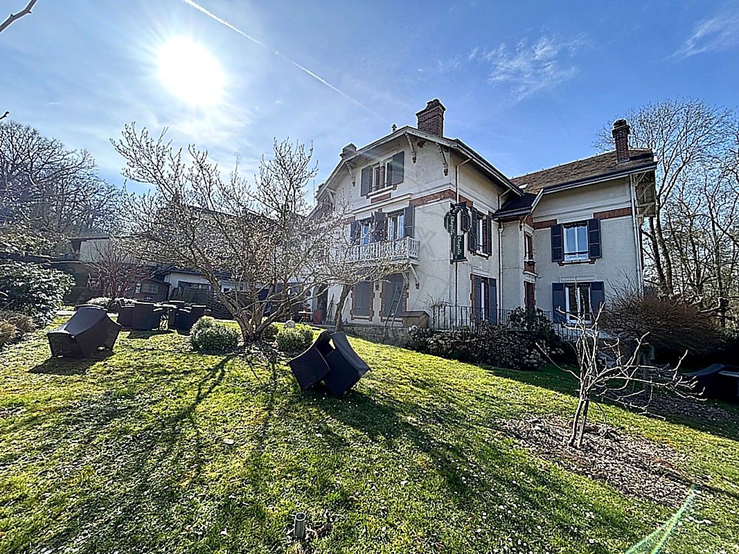Immeuble 635 m² · à Milon-la-Chapelle · 635 m² · 950 000 €