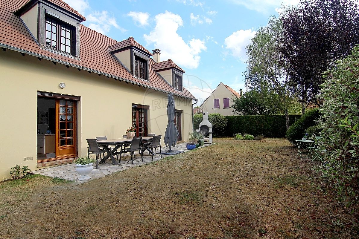 Maison 305 m² · à Buc · 305 m² · 885 000 €
