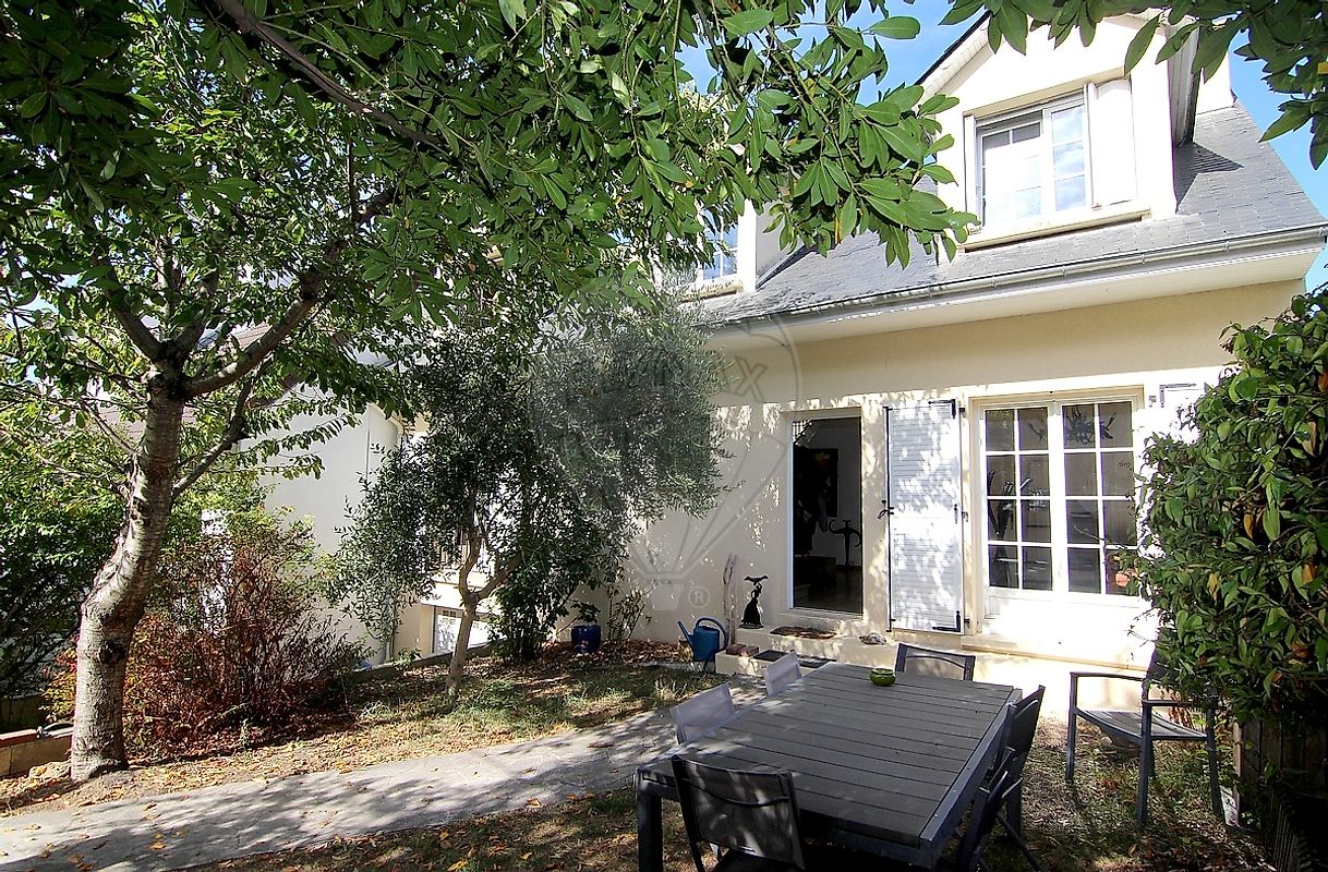 Maison 225 m² · à Rueil-Malmaison · 225 m² · 1 200 000 €