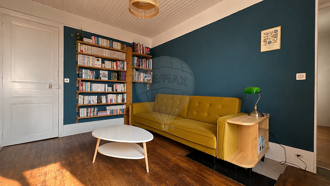 Appartement 77 m² · à Paris 11ème · 77 m² · 744 000 €