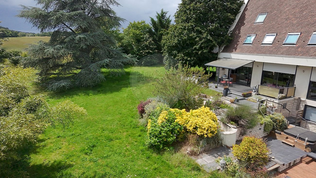 Maison 10 pièces 373 m² · à Longpont · 373 m² · 675 000 €