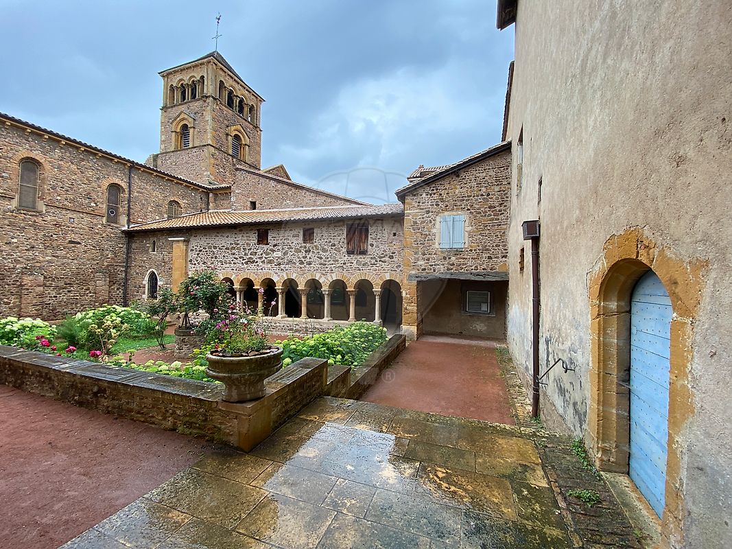 Maison 5 pièces 240 m² · à Salles-Arbuissonnas-en-Beaujolais · 240 m² · 250 000 €