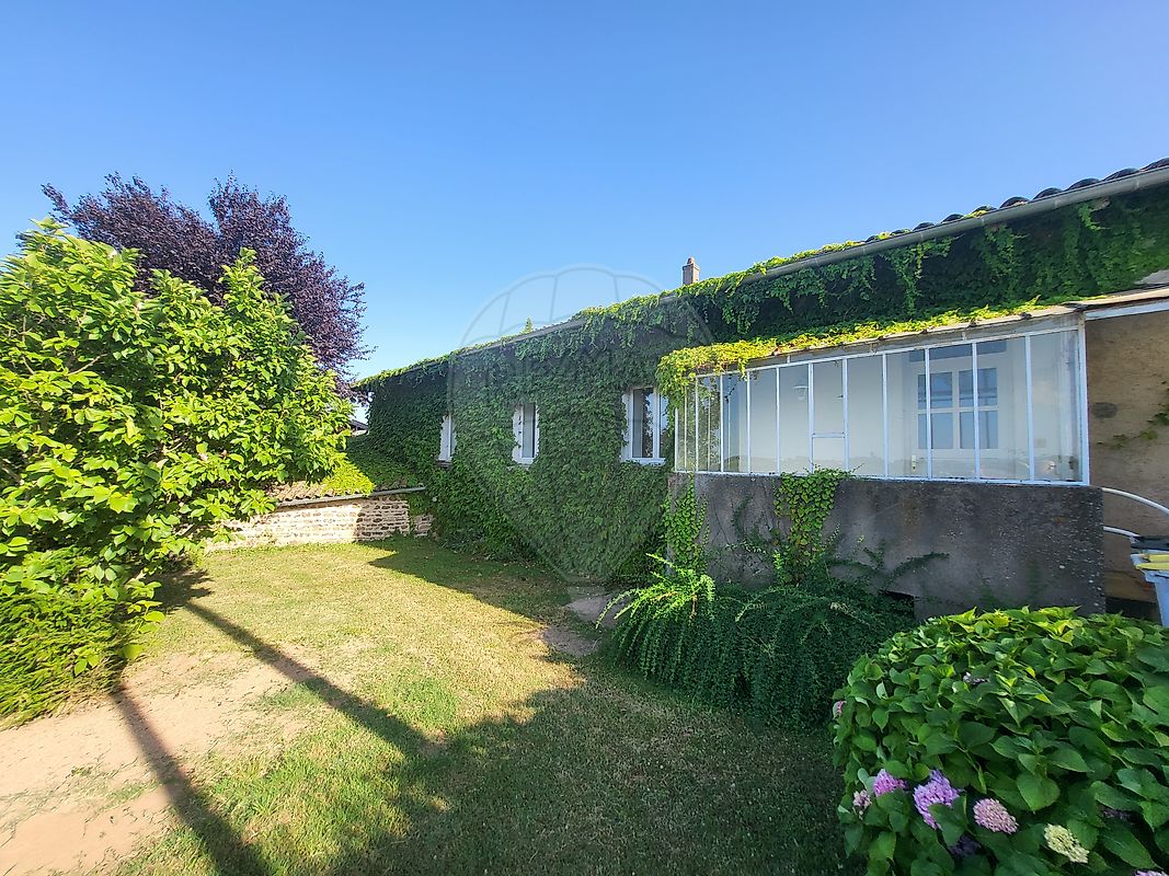Maison 3 pièces 104 m² · à Blacé · 104 m² · 960 €