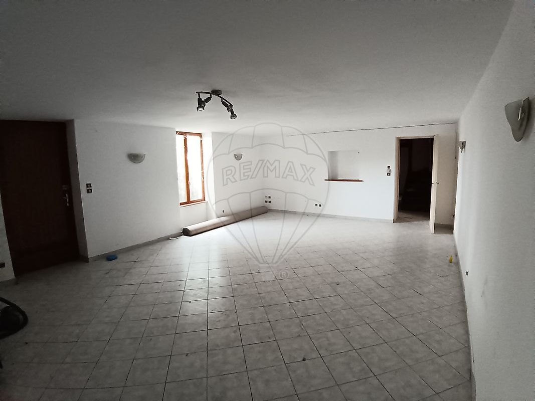 Appartement 5 pièces 300 m² · à Saint-Lager · 300 m² · 130 000 €