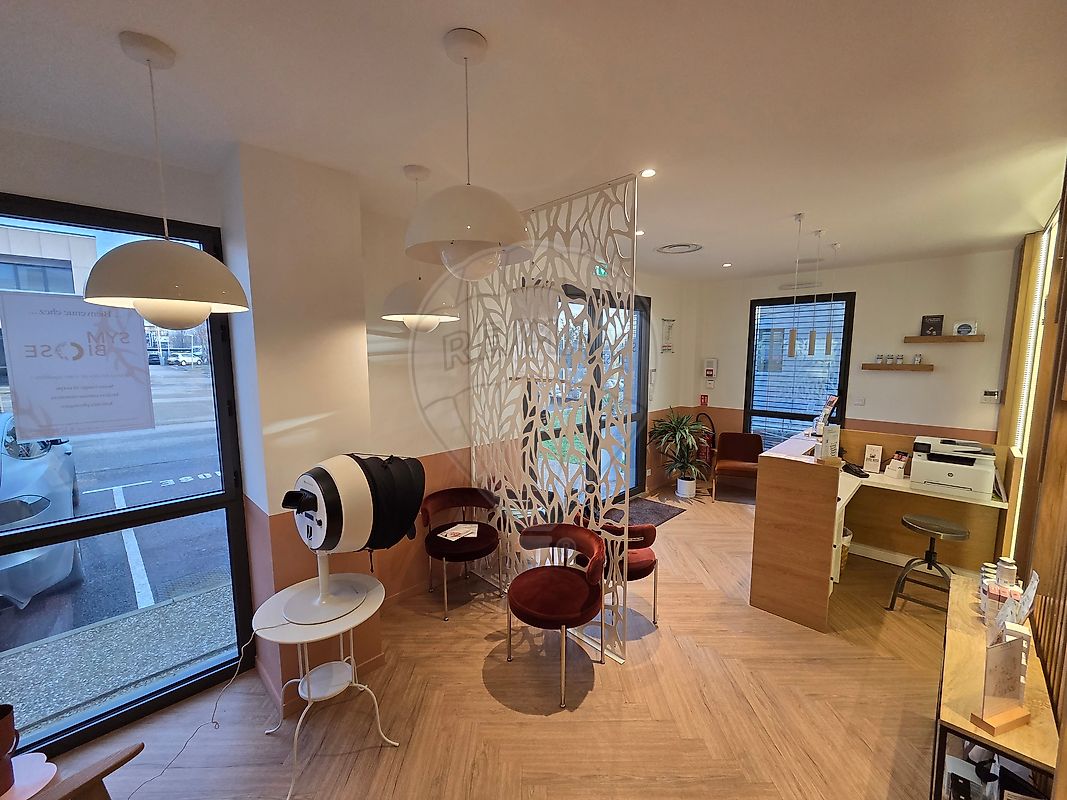 Local d’activité à vendre - Limas · 148 m² · 550 000 €
