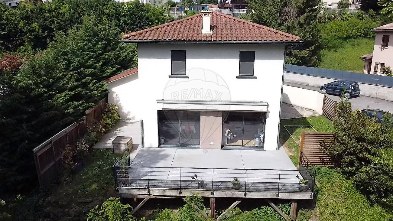 Maison 9 pièces 108 m² · à Jassans-Riottier · 108 m² · 335 000 €