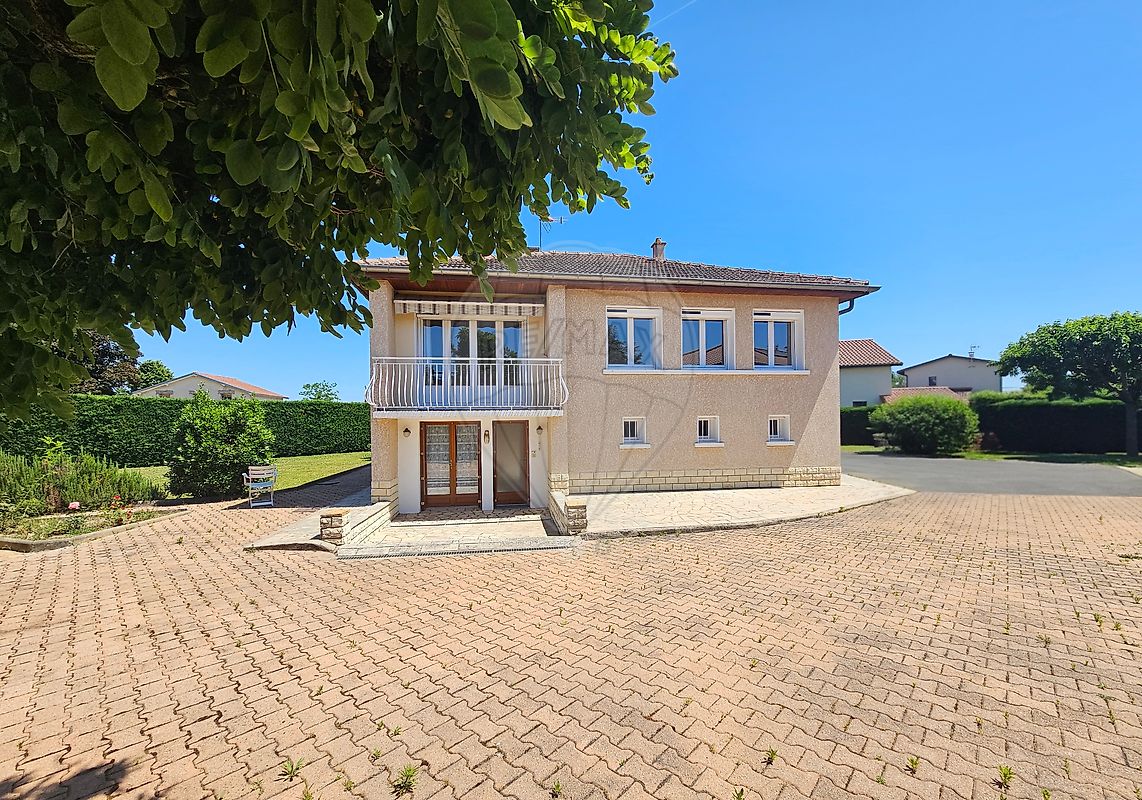 Maison 11 pièces 136 m² · à Chazay-d'Azergues · 136 m² · 420 000 €