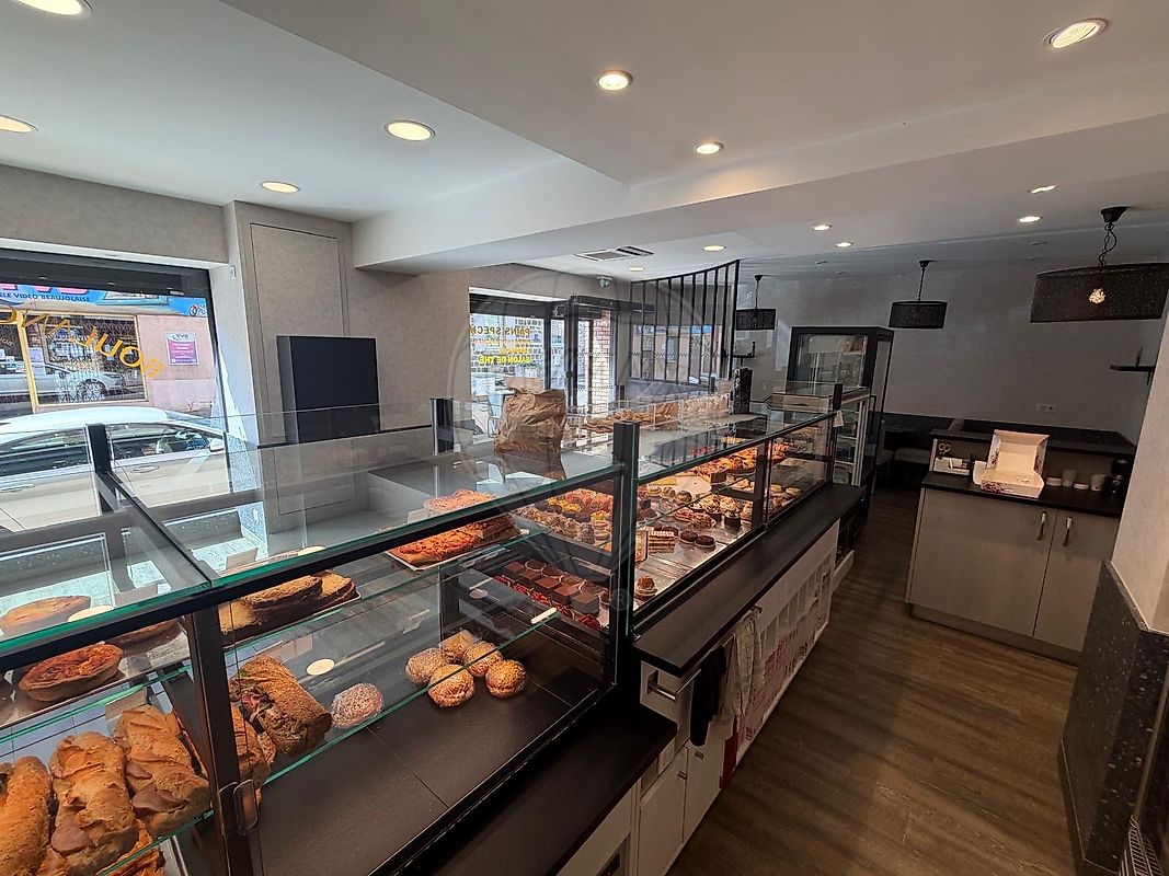 Immeuble 3 pièces 300 m² · à Saint-Étienne-des-Oullières · 300 m² · 350 000 €