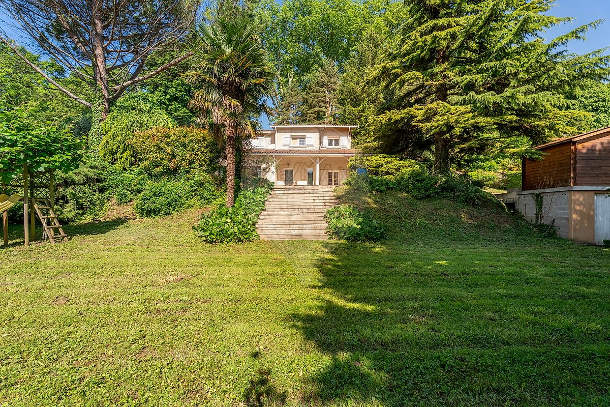 Maison 230 m² · à Lyon 9ème · 230 m² · 825 000 €