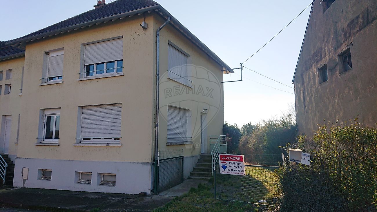 Maison 5 pièces 144 m² · à Issy-l'Évêque · 144 m² · 75 000 €