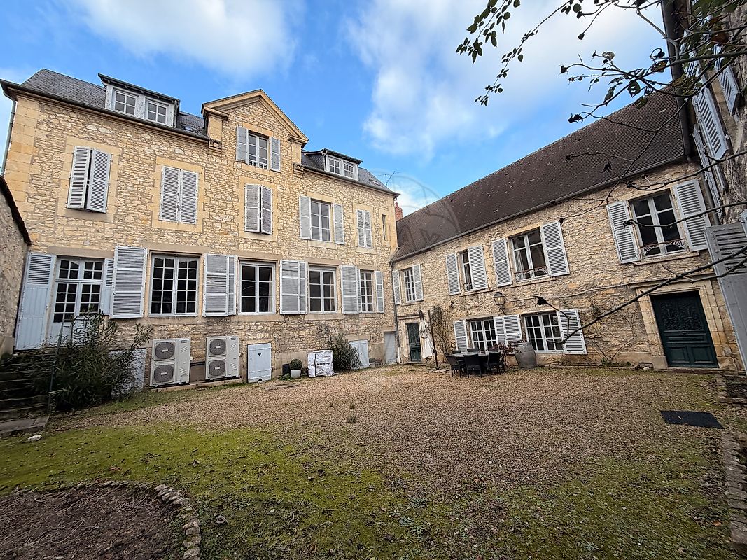 Maison 13 pièces 556 m² · à Nevers · 556 m² · 550 000 €