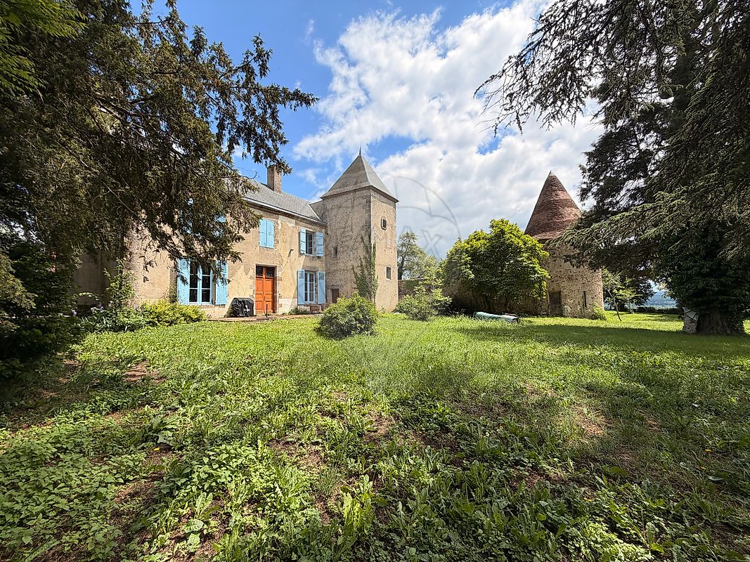 Maison 352 m² · à Ygrande · 352 m² · 659 000 €