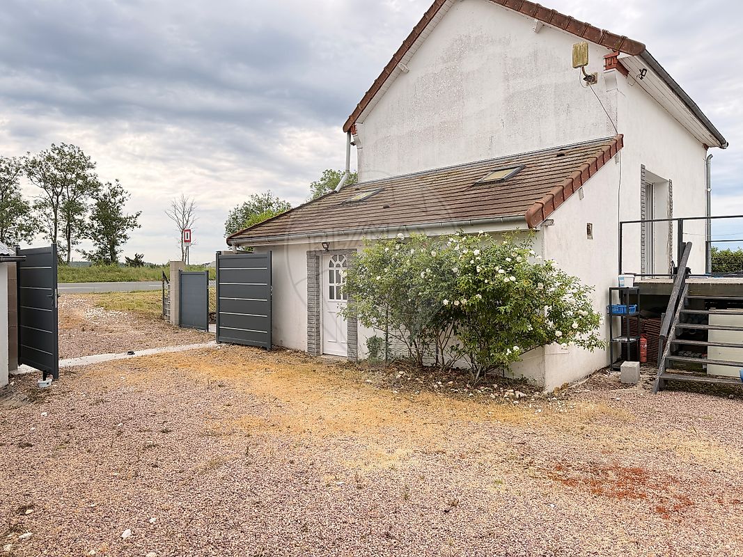 Maison 92 m² · à Saint-Léger-le-Petit · 92 m² · 109 000 €