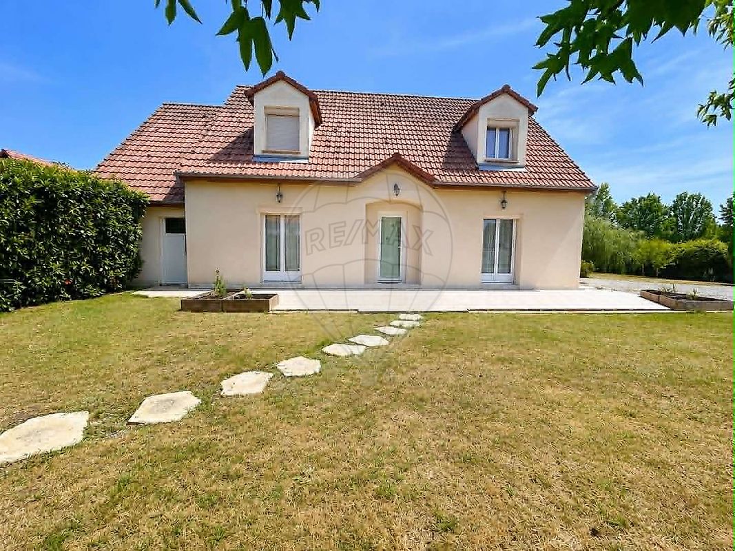 Maison 142 m² · à Sauvigny-les-Bois · 142 m² · 230 000 €