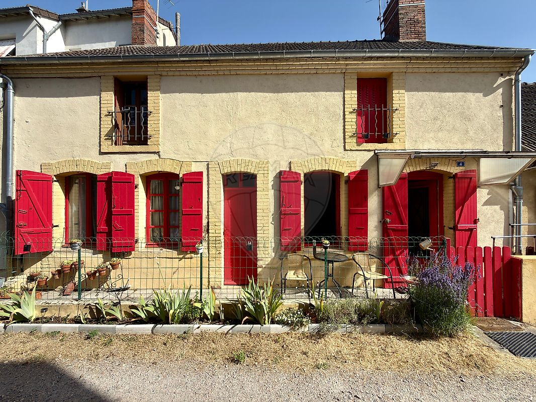 Maison 115 m² · à Saint-Léger-des-Vignes · 115 m² · 39 000 €