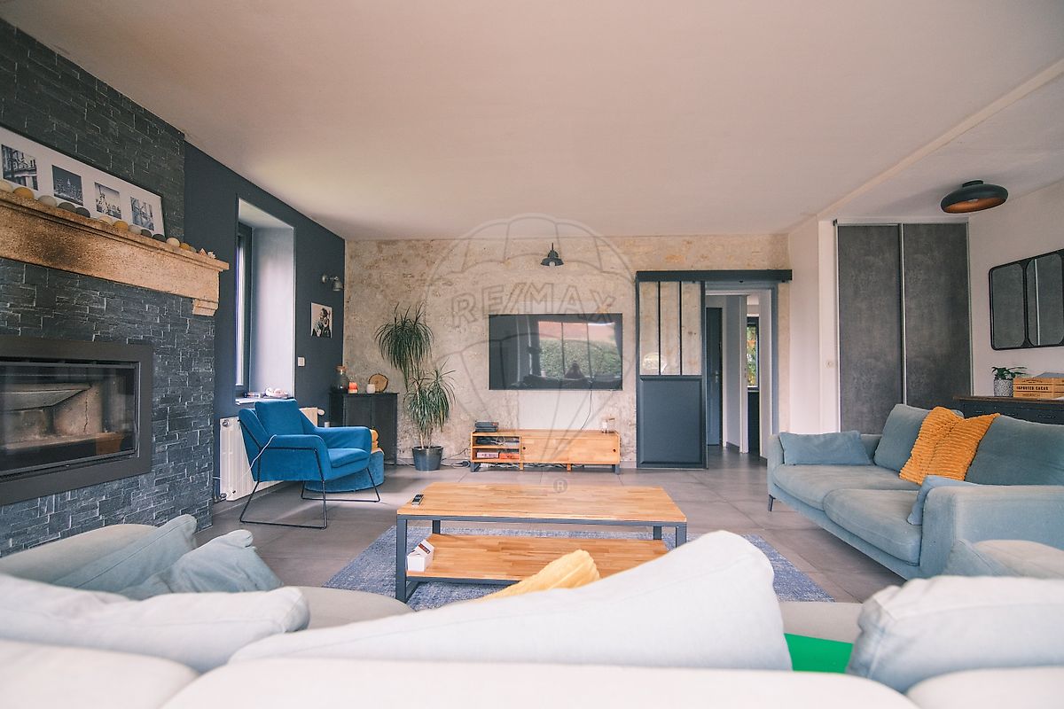 Maison 6 pièces 215 m² · à La Charité-sur-Loire · 215 m² · 270 000 €