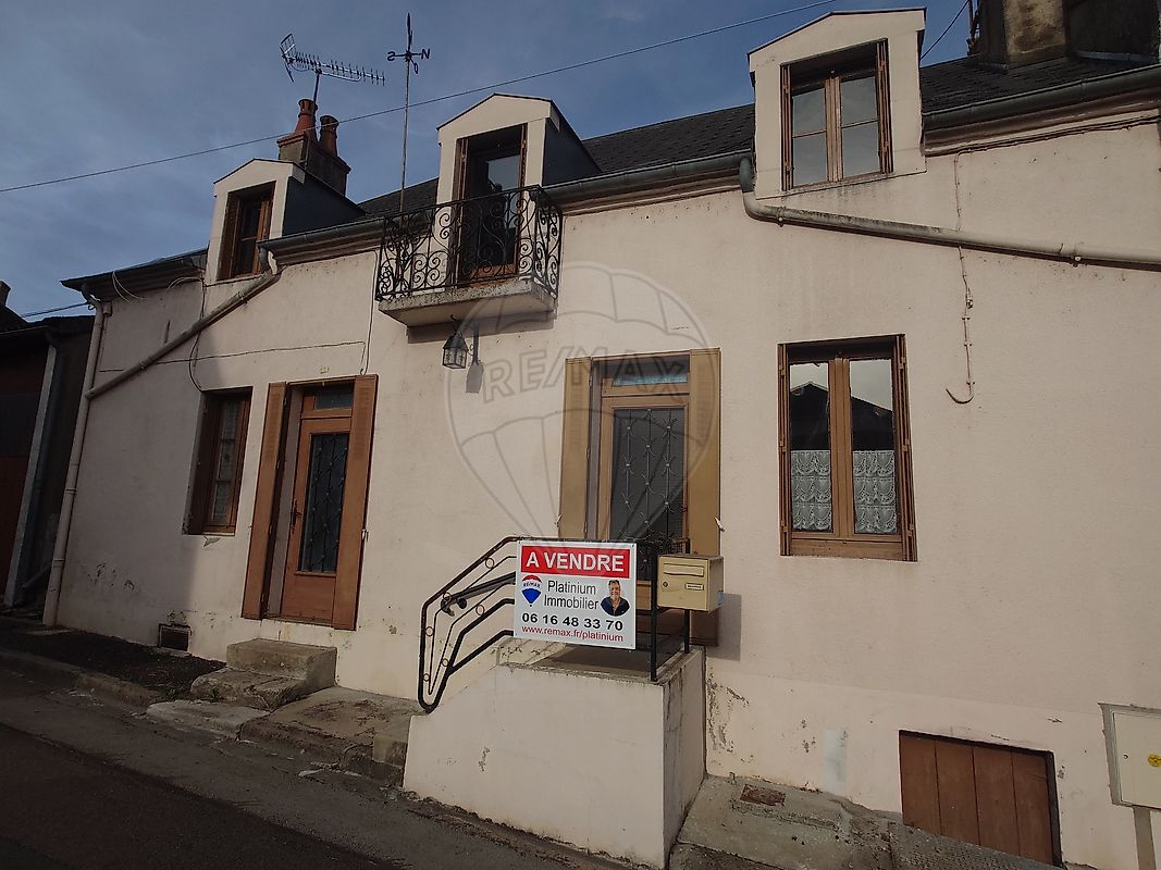 Maison 6 pièces 122 m² · à Luzy · 122 m² · 50 000 €