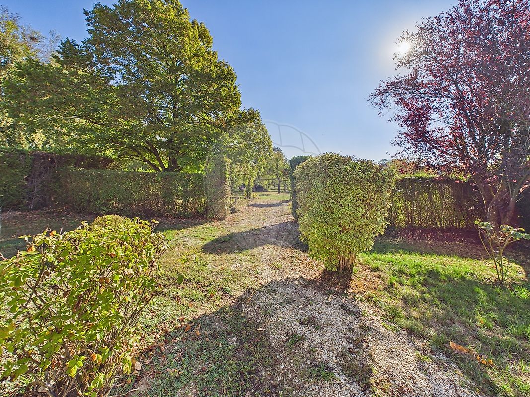 Maison 7 pièces 175 m² · à Dugny-sur-Meuse · 175 m² · 230 000 €
