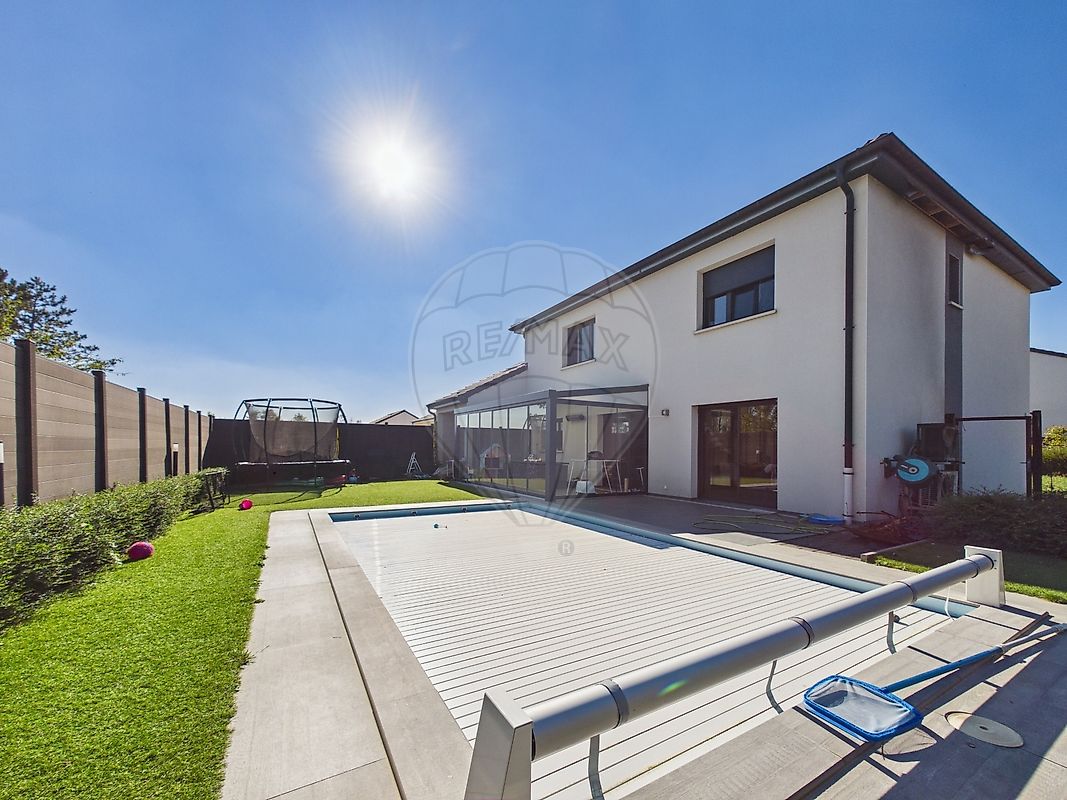 Maison 163 m² · à Basse-Rentgen · 163 m² · 740 000 €