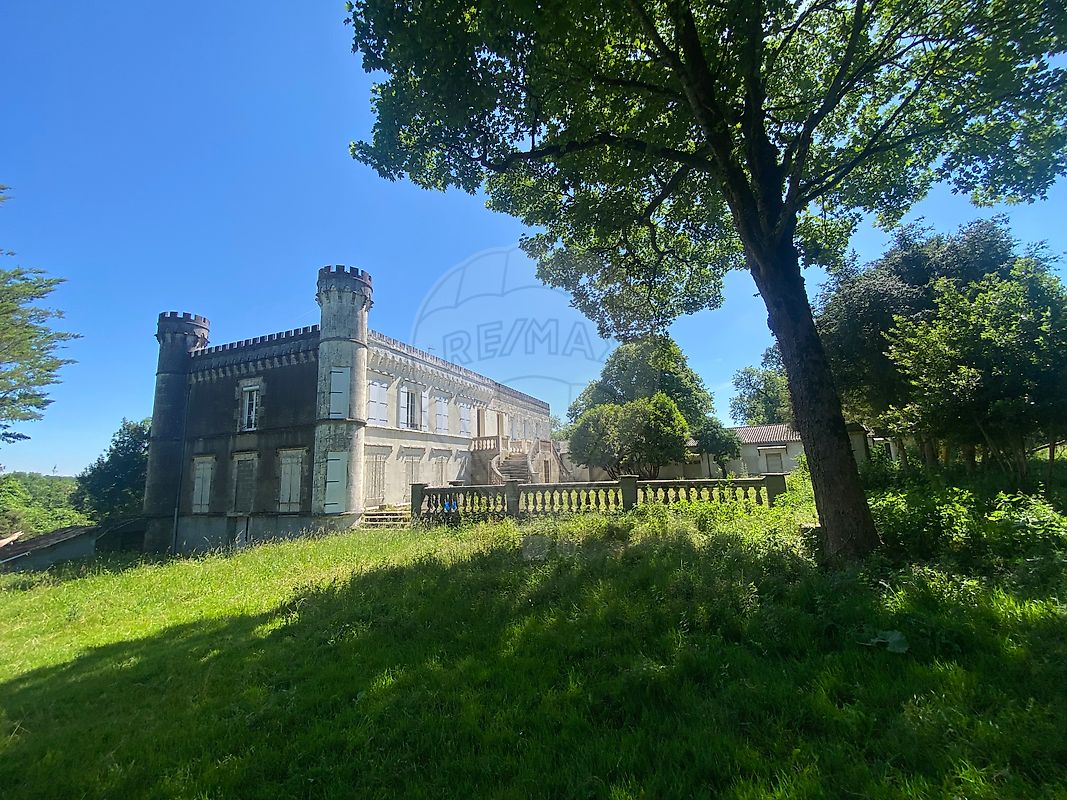 Maison 500 m² · à La Villedieu · 500 m² · 482 500 €