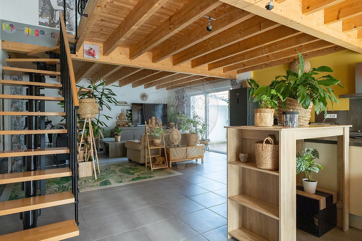 Maison 5 pièces 152 m² · à Saint-Romain-de-Benet · 152 m² · 254 000 €