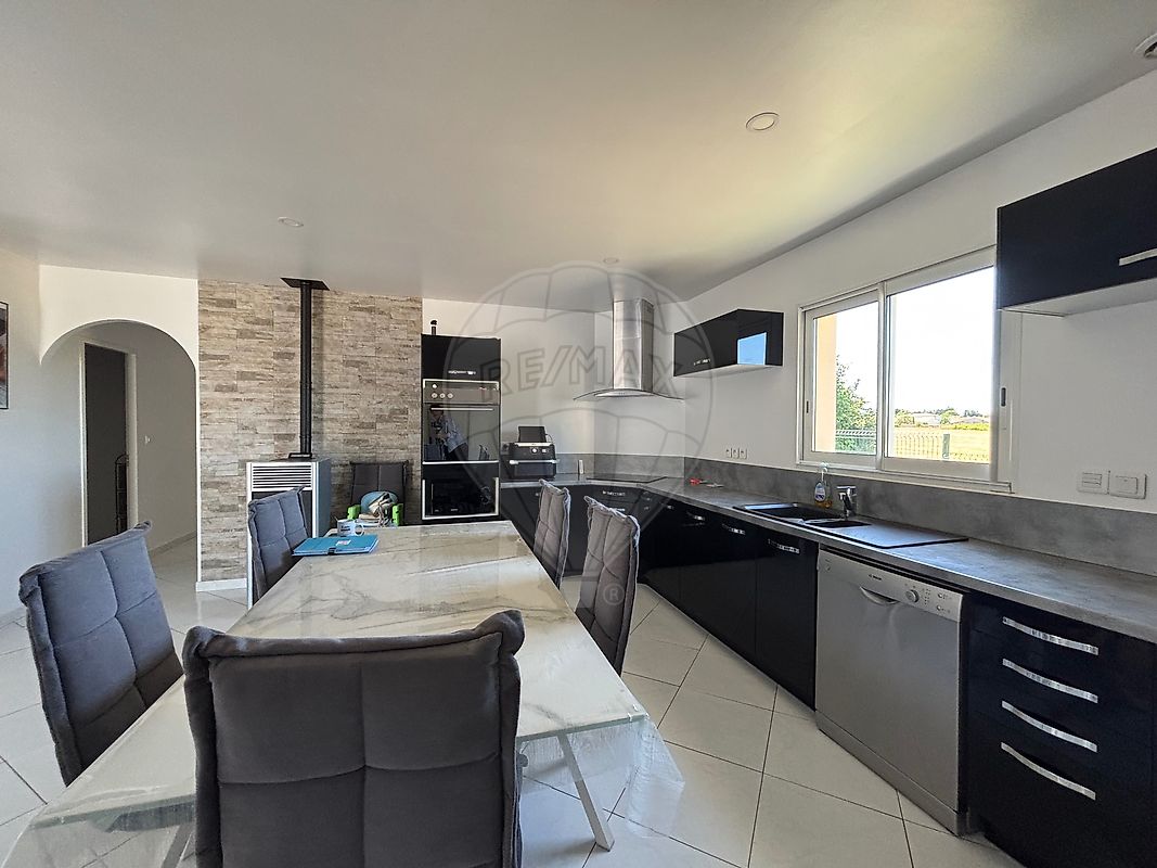 Maison 9 pièces 114 m² · à Saint-Sulpice-de-Royan · 114 m² · 348 500 €