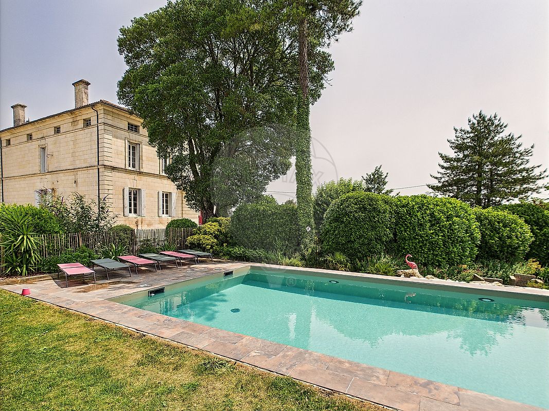 Maison 531 m² · à Lorignac · 531 m² · 762 850 €