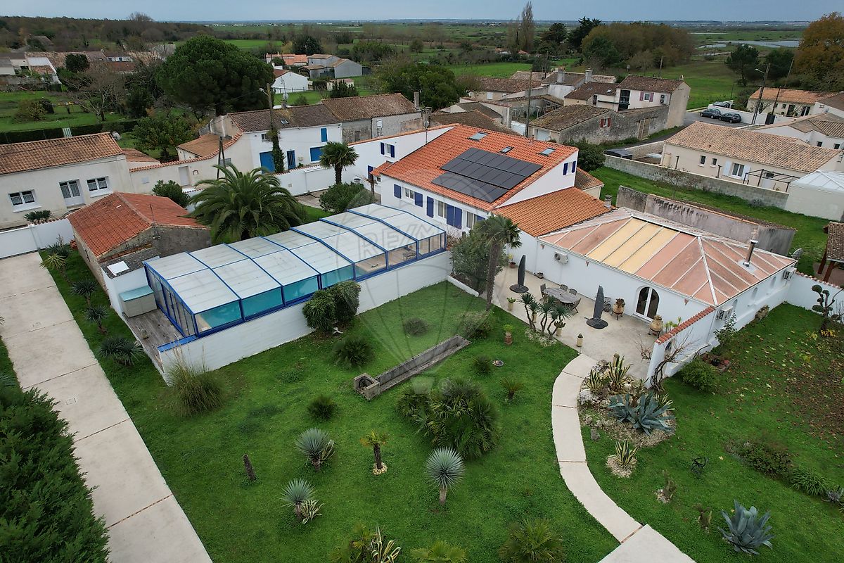 Maison 6 pièces 325 m² · à Marennes · 325 m² · 430 000 €