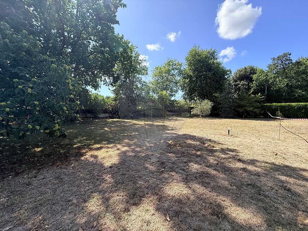 Terrain à vendre - Breuillet · 153 000 €