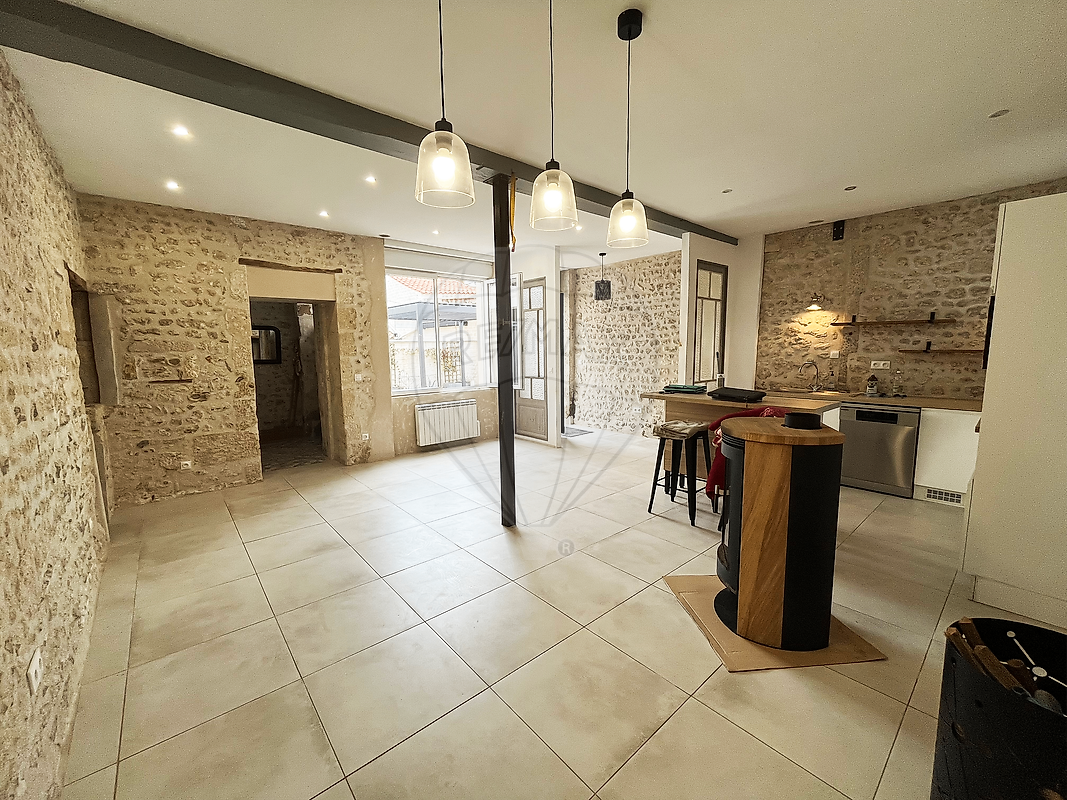 Maison 9 pièces 137 m² · à Mortagne-sur-Gironde · 137 m² · 276 000 €