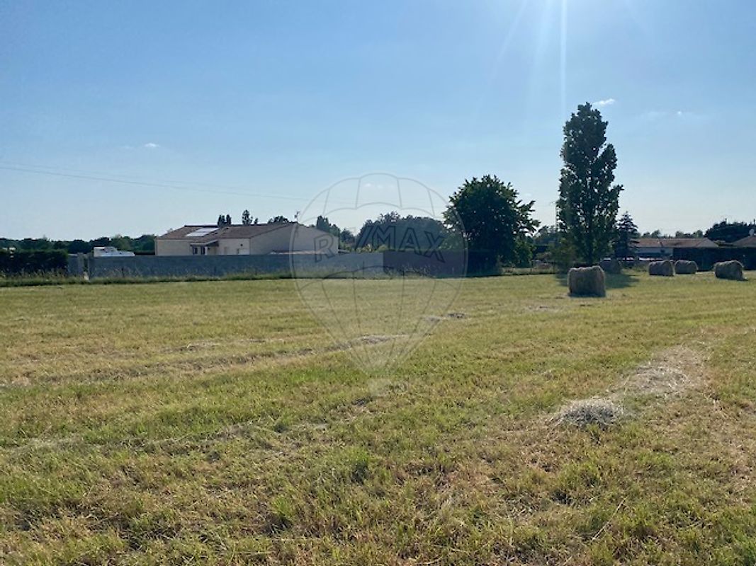 Terrain 621 m² · à Thénac · 621 m² · 57 785 €