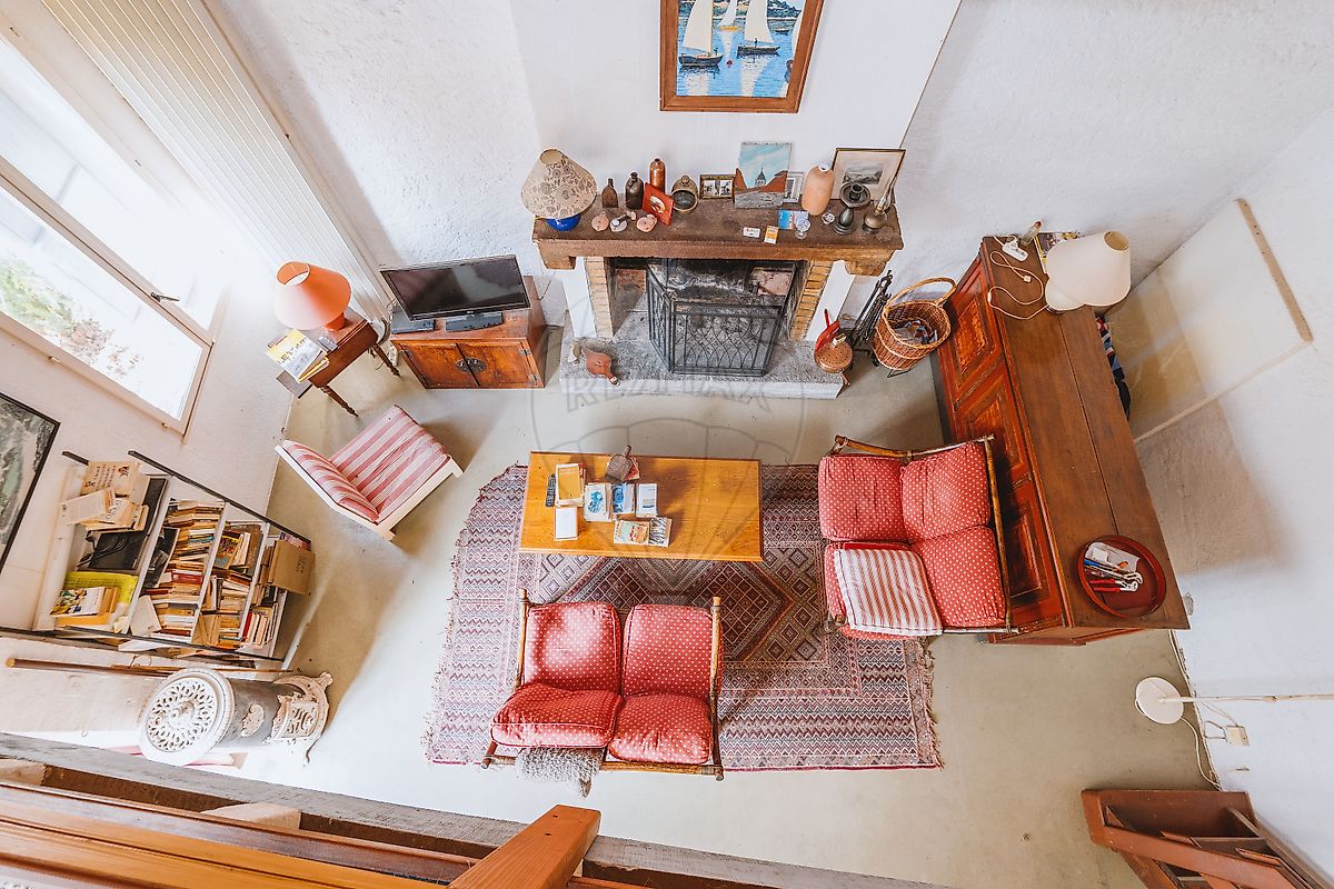 Maison 9 pièces 218 m² · à Bellenaves · 218 m² · 99 300 €