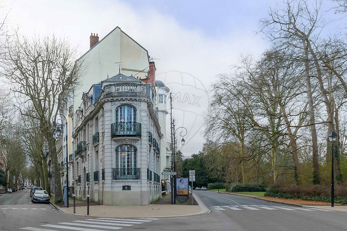 Maison 12 pièces 300 m² · à Vichy · 300 m² · 790 000 €