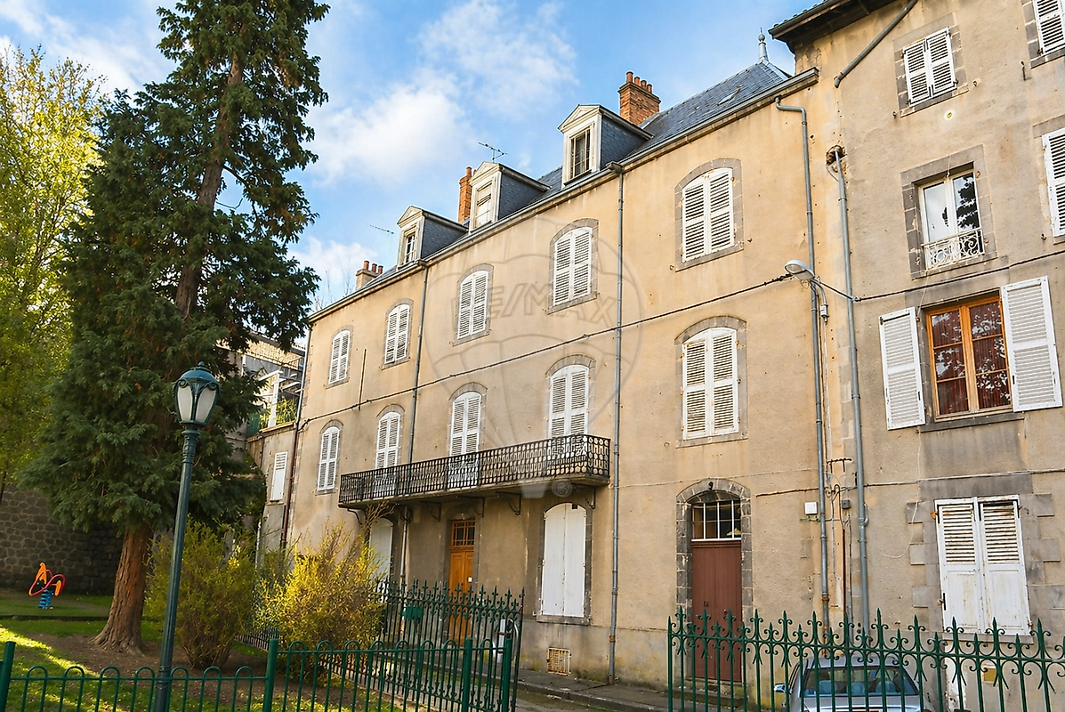 Appartement 6 pièces 208 m² · à Thiers · 208 m² · 81 750 €