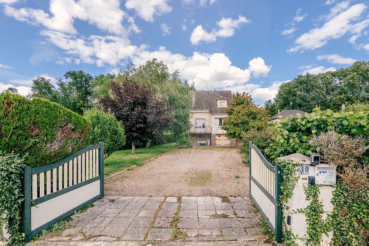 Maison 13 pièces 112 m² · à Lapalisse · 112 m² · 145 000 €