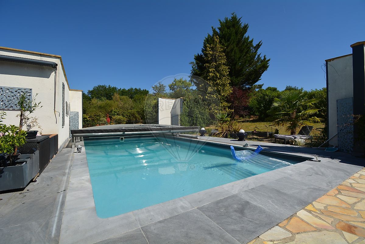 Maison 4373 m² · à Bellerive-sur-Allier · 4 373 m² · 590 000 €