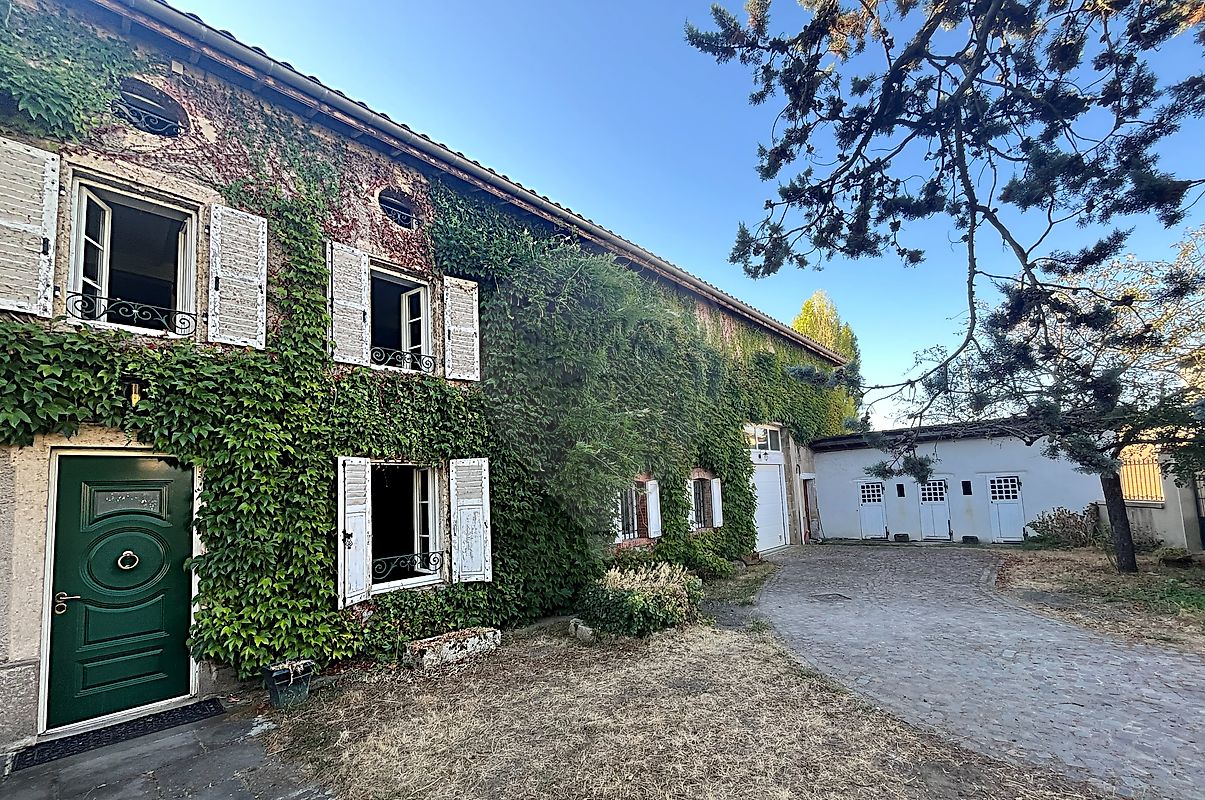 Maison 10 pièces 280 m² · à Peschadoires · 280 m² · 390 000 €