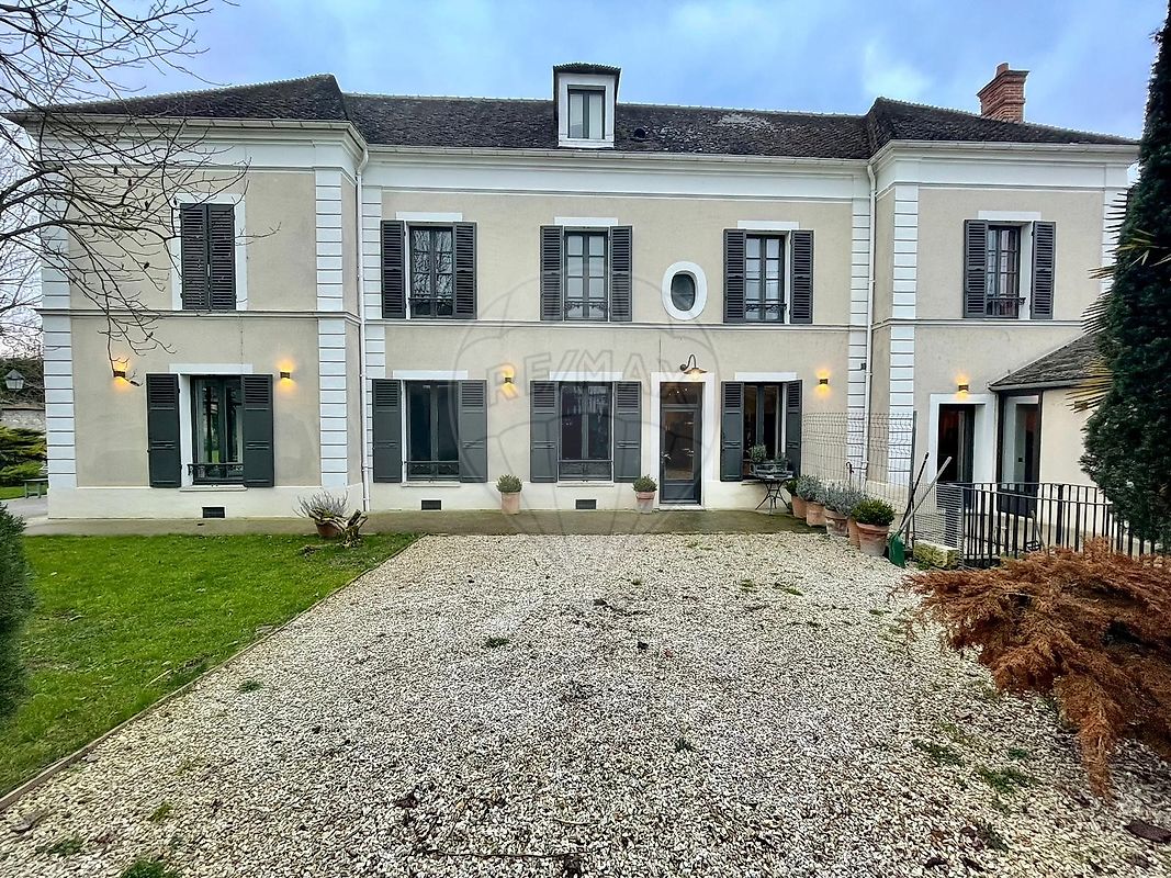 Maison 241 m² · à Nemours · 241 m² · 700 000 €