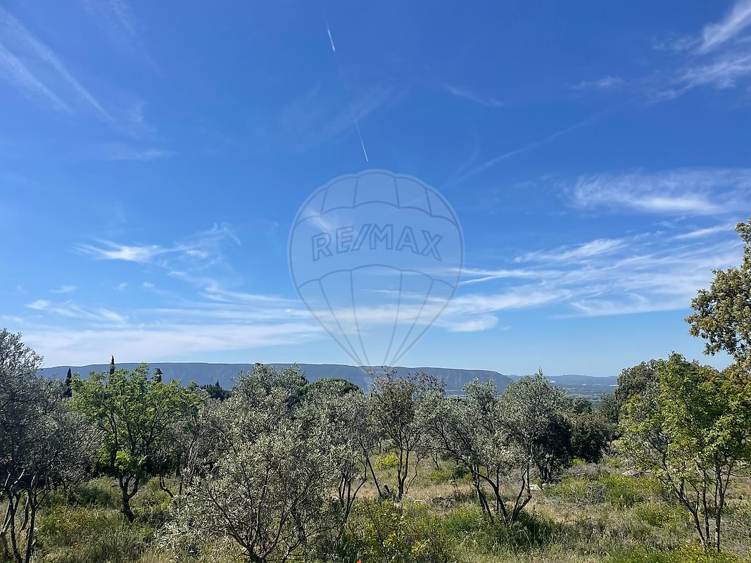 Terrain 1714 m² · à Gordes · 1 714 m² · 660 000 €