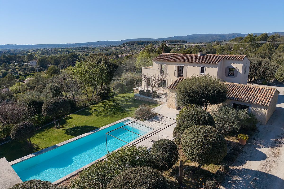 Maison 7 pièces 265 m² · à Gordes · 265 m² · 2 500 000 €