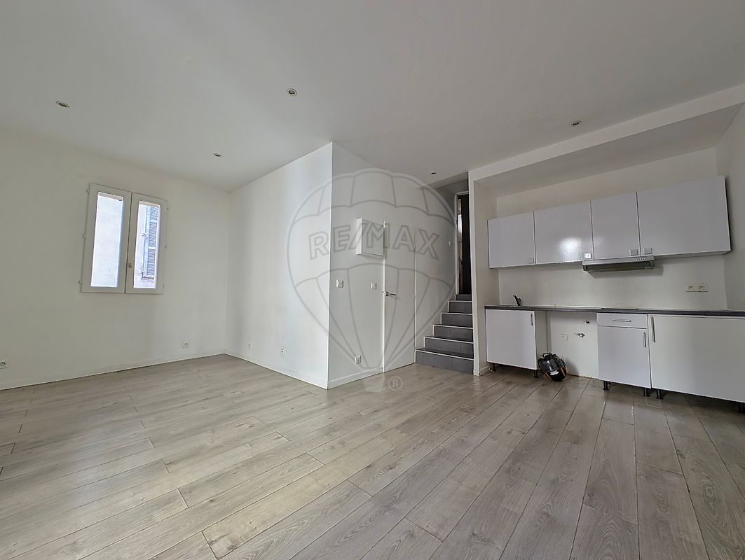 Appartement 2 pièces 33 m² · à Marseille 2ème · 33 m² · 100 000 €