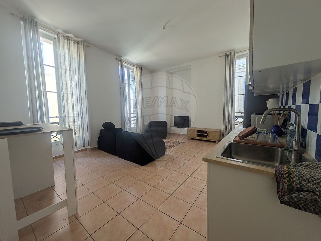 Appartement 38 m² · à Marseille 1er · 38 m² · 725 €
